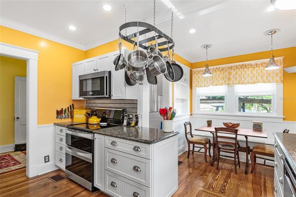 Dining room, Interior, Kitchen, Pendant Lights, Recessed Lighting, Wood Texture Flooring
