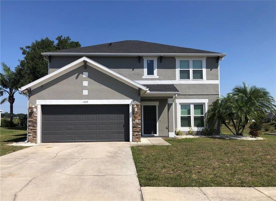 Attached, Exterior, Facade, American Craftsman