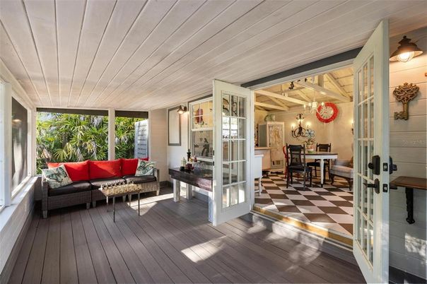 Chandelier, Dining room, Interior, Living room, Wood Texture Flooring