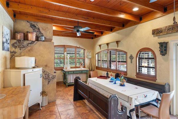 Dining room, Interior, Recessed Lighting, Wooden Beams, Wooden Ceilings