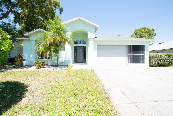 Attached, Exterior, Facade, Ranch