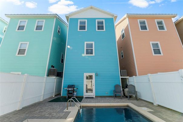 Exterior, Pool