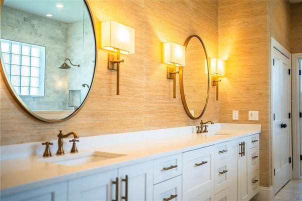 Bathroom, Dual Sink Vanities, Interior, Recessed Lighting