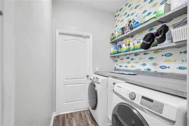 Interior, Washer, Wood Texture Flooring