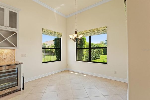 Empty room, Interior, Pendant Lights