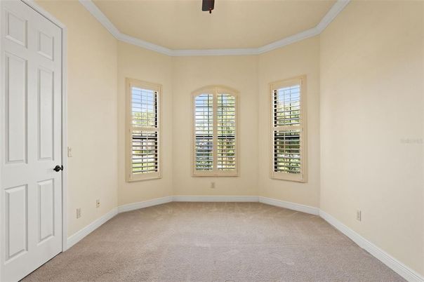 Empty room, Interior