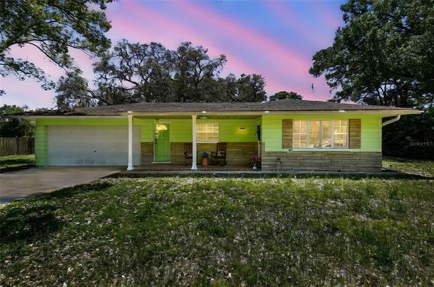 Attached, Exterior, Facade, Ranch