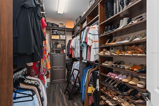 Interior, Walk-in Closets, Wood Texture Flooring