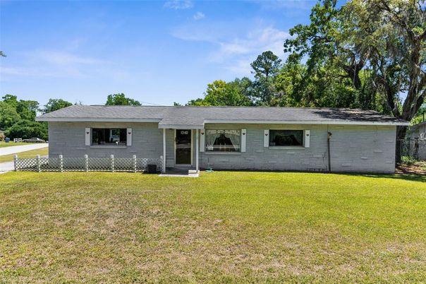 Backyard, Exterior, Facade, Ranch