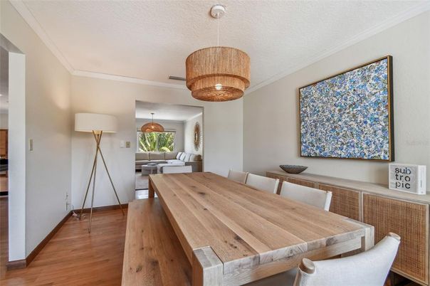Chandelier, Dining room, Interior, Living room, Pendant Lights, Wood Texture Flooring