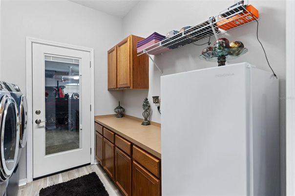 Interior, Washer, Wood Texture Flooring