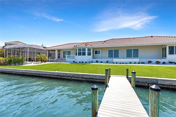 Exterior, Lake