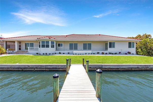 Exterior, Lake