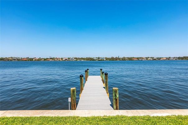 Exterior, Lake