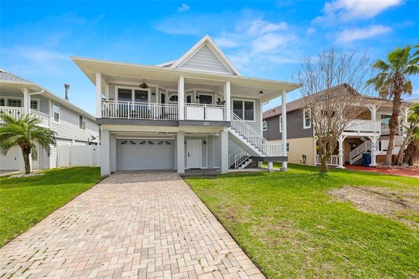 Attached, Backyard, Exterior, Facade, American Craftsman