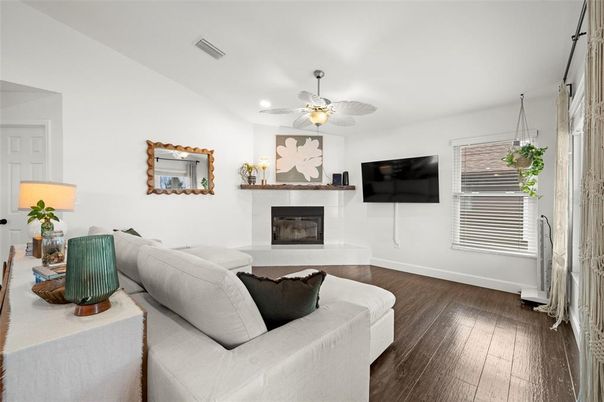 Fireplace, Interior, Living room, Pendant Lights, Recessed Lighting, Wood Texture Flooring