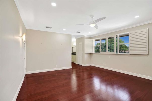 Empty room, Interior, Recessed Lighting, Wood Texture Flooring