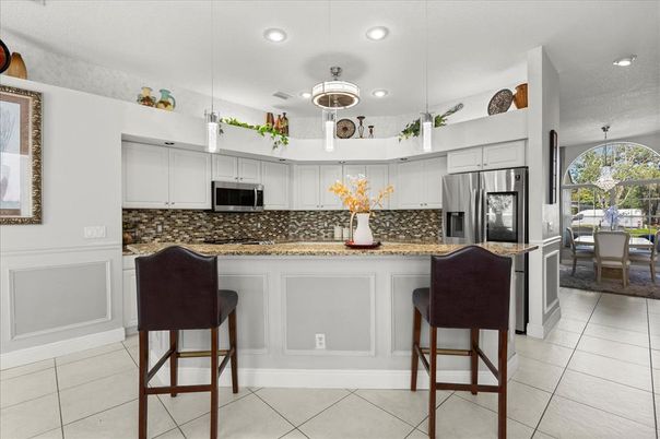 Dining room, Interior, Kitchen, Pendant Lights, Recessed Lighting, Stainless Steel Appliances