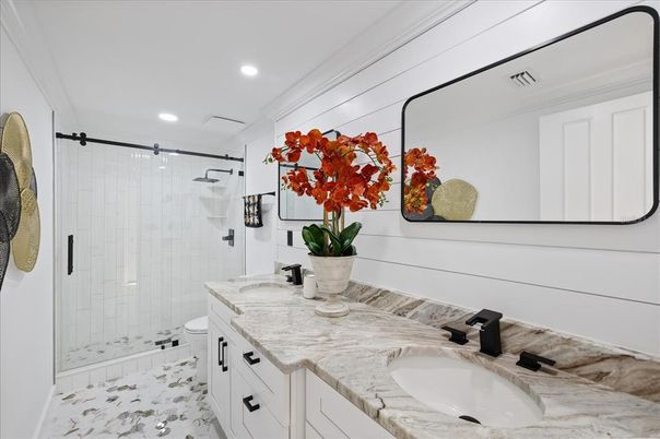 Bathroom, Dual Sink Vanities, Interior, Recessed Lighting