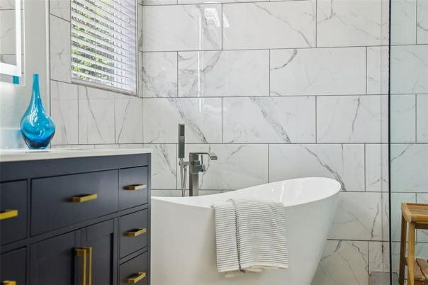 Bathroom, Free Standing Baths, Interior, Marble Walls
