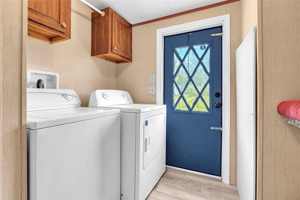 Interior, Washer, Wood Texture Flooring