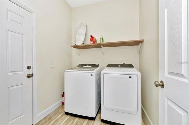 Interior, Washer, Wood Texture Flooring