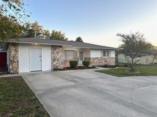Exterior, Facade, Ranch