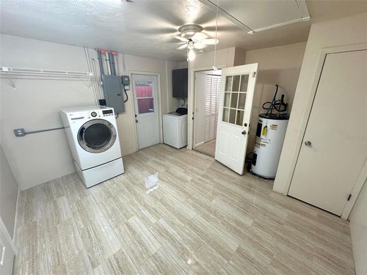 Interior, Washer, Wood Texture Flooring