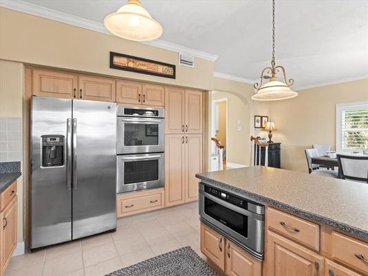 Dining room, Interior, Kitchen, Pendant Lights, Stainless Steel Appliances