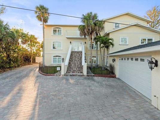 Attached, Exterior, Facade, Mediterranean