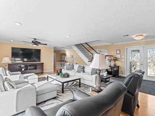 Interior, Living room, Recessed Lighting, Wood Texture Flooring