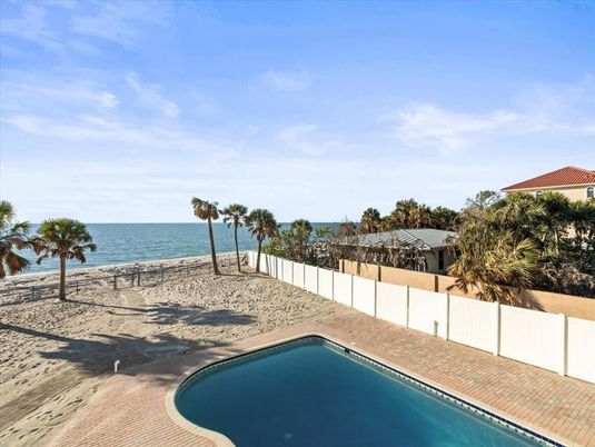 Exterior, Pool, Water
