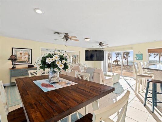 Dining room, Interior, Living room, Recessed Lighting, Water