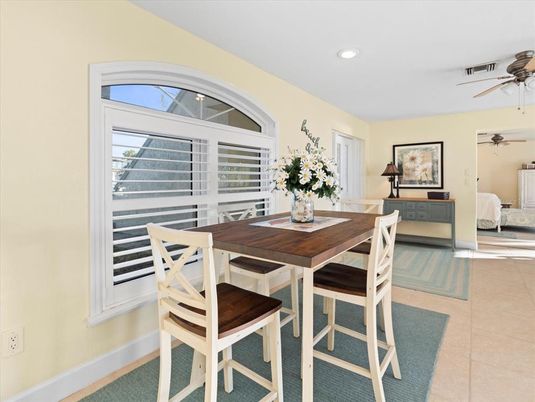 Bedroom, Dining room, Interior, Recessed Lighting