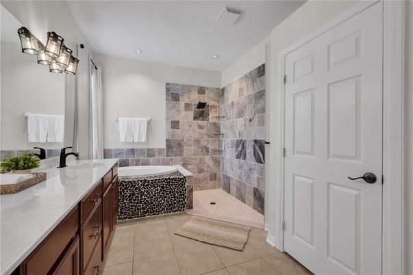 Bathroom, Interior, Recessed Lighting