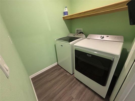 Interior, Washer, Wood Texture Flooring