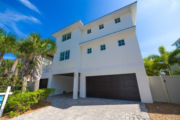 Attached, Exterior, Facade, Modern