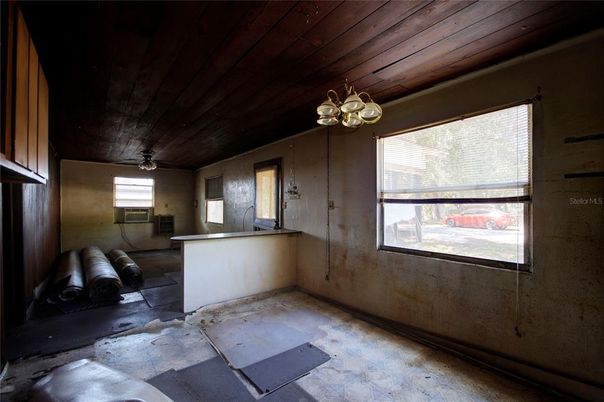 Empty room, Interior, Wooden Ceilings