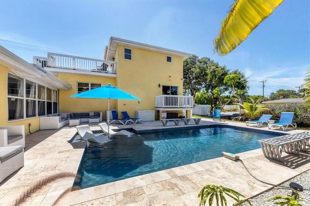 Exterior, Pool