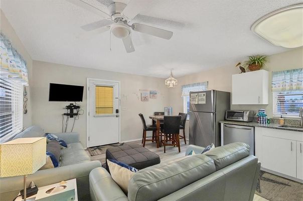 Chandelier, Dining room, Interior, Kitchen, Living room