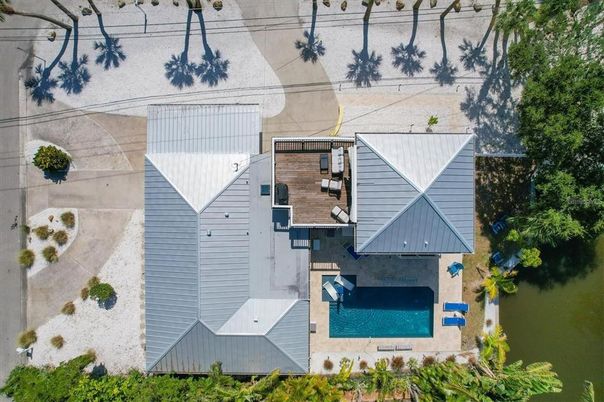 Exterior, Drone