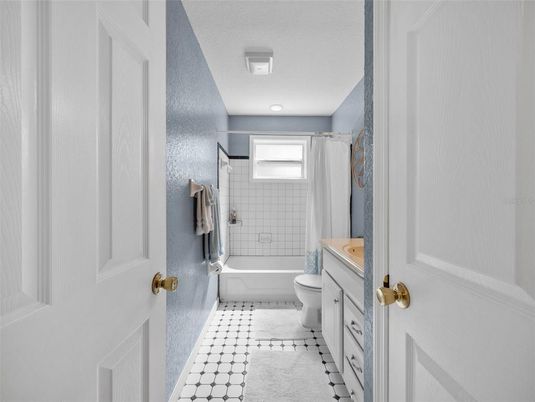 Bathroom, Interior, Recessed Lighting