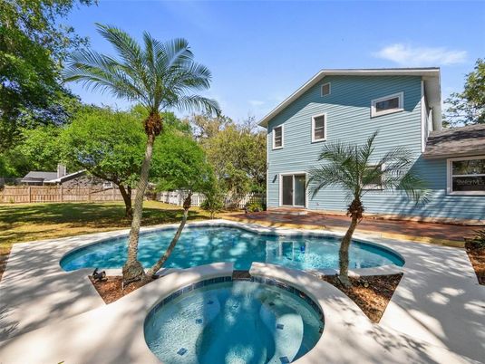 Exterior, Pool