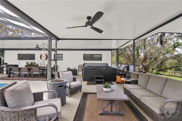 Dining room, Hot Tub, Interior, Living room, Sun Room