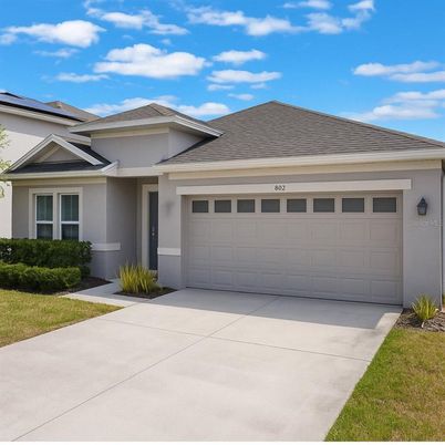 Attached, Exterior, Facade, Solar Panels, American Craftsman