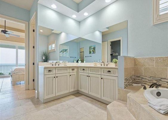 Bathroom, Dual Sink Vanities, Interior, Recessed Lighting