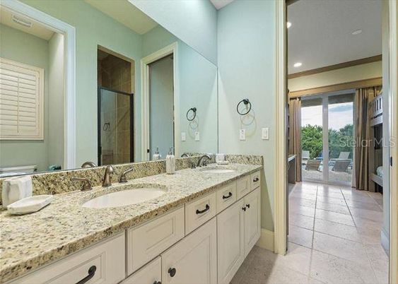 Bathroom, Dual Sink Vanities, Interior, Recessed Lighting