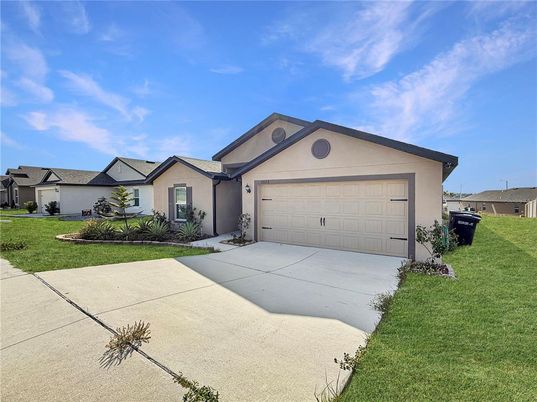 Attached, Exterior, Facade, American Craftsman