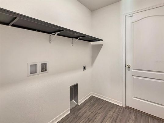 Interior, Walk-in Closets, Wood Texture Flooring