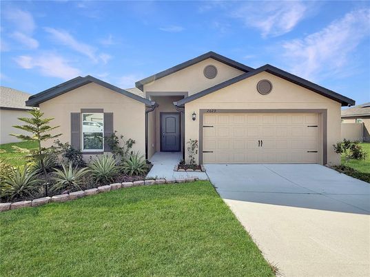 Attached, Exterior, Facade, American Craftsman